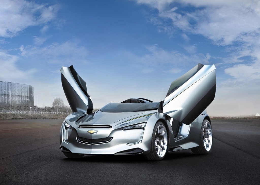 Motor power generation，Dual clutch transmission，The surface design is smooth and round，Carbon panel body，Surround lighting，
