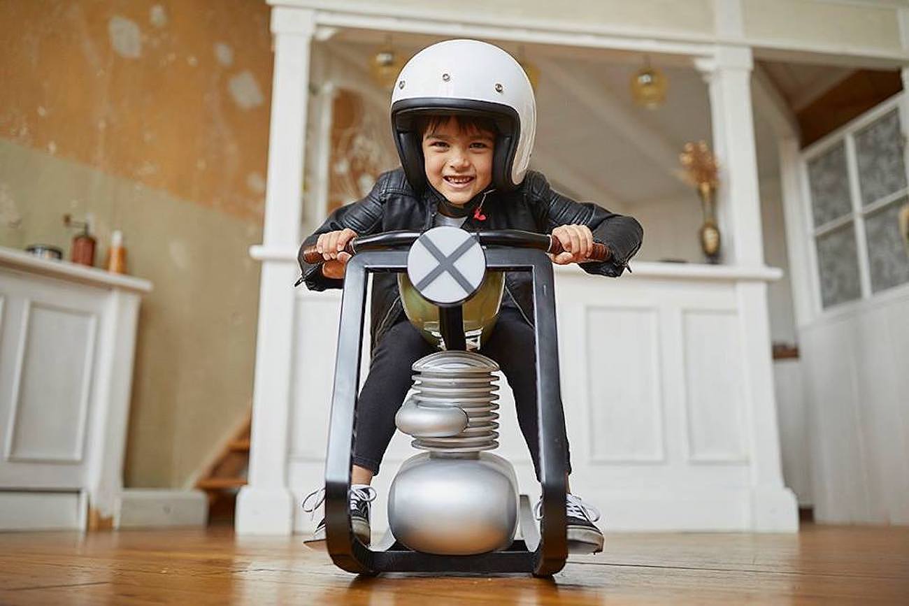 Felix Monza，motorcycle，children，