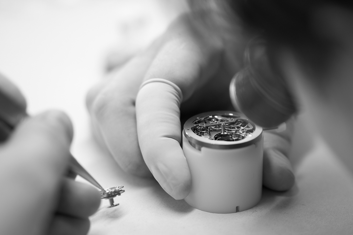 Rugged and novel，Masculine style，Integrated case，Ergonomicity，