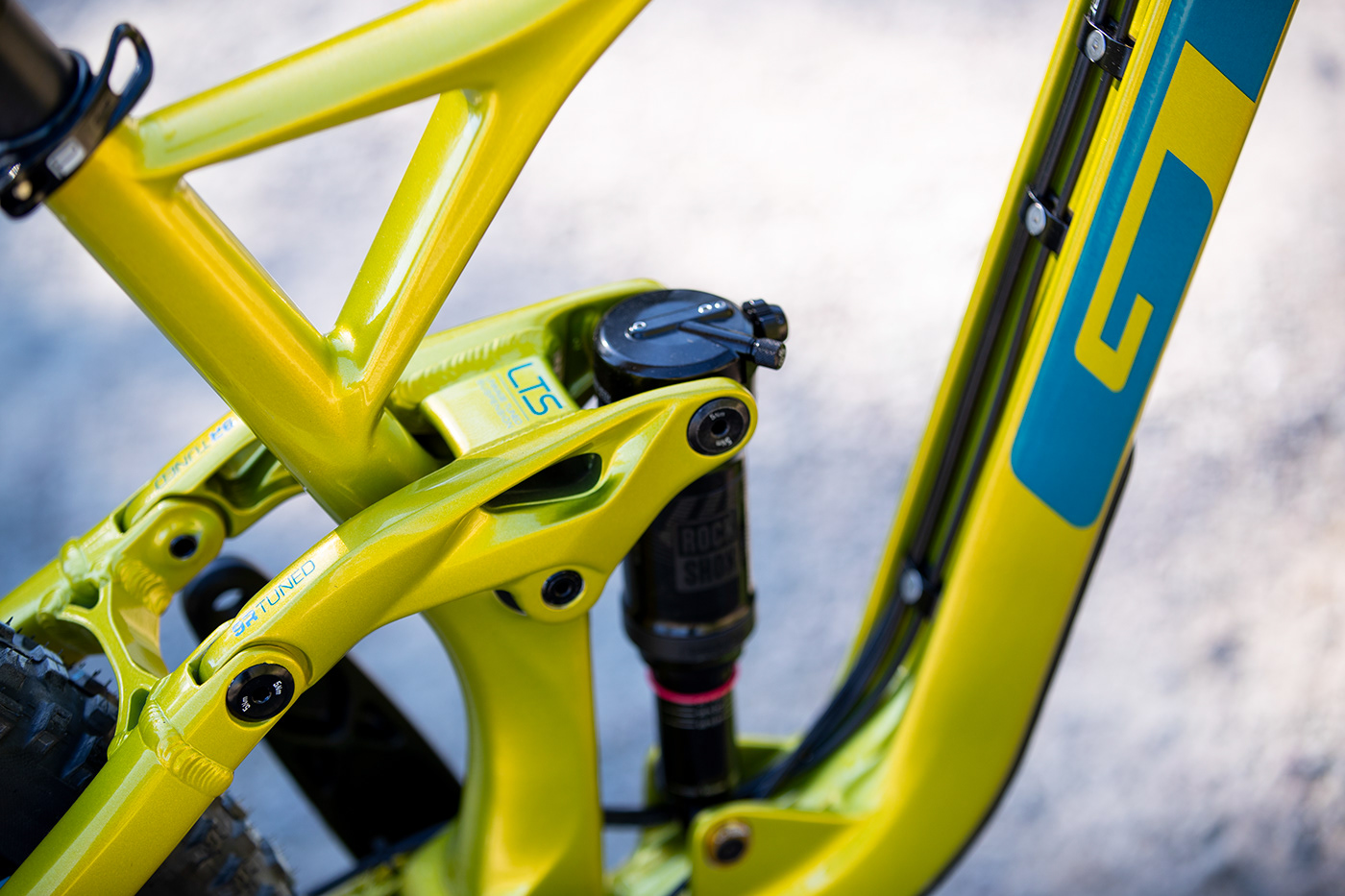 Bicycle，yellow，product design，