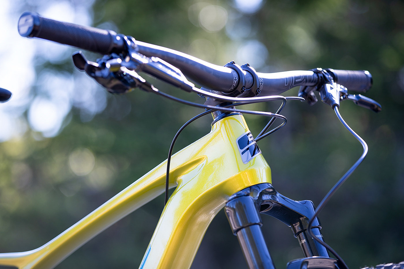 Bicycle，yellow，product design，