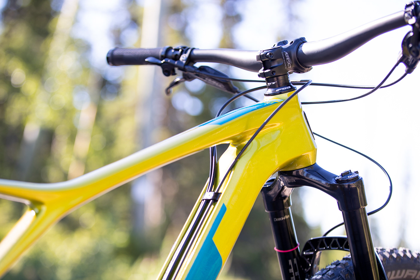 Bicycle，yellow，product design，