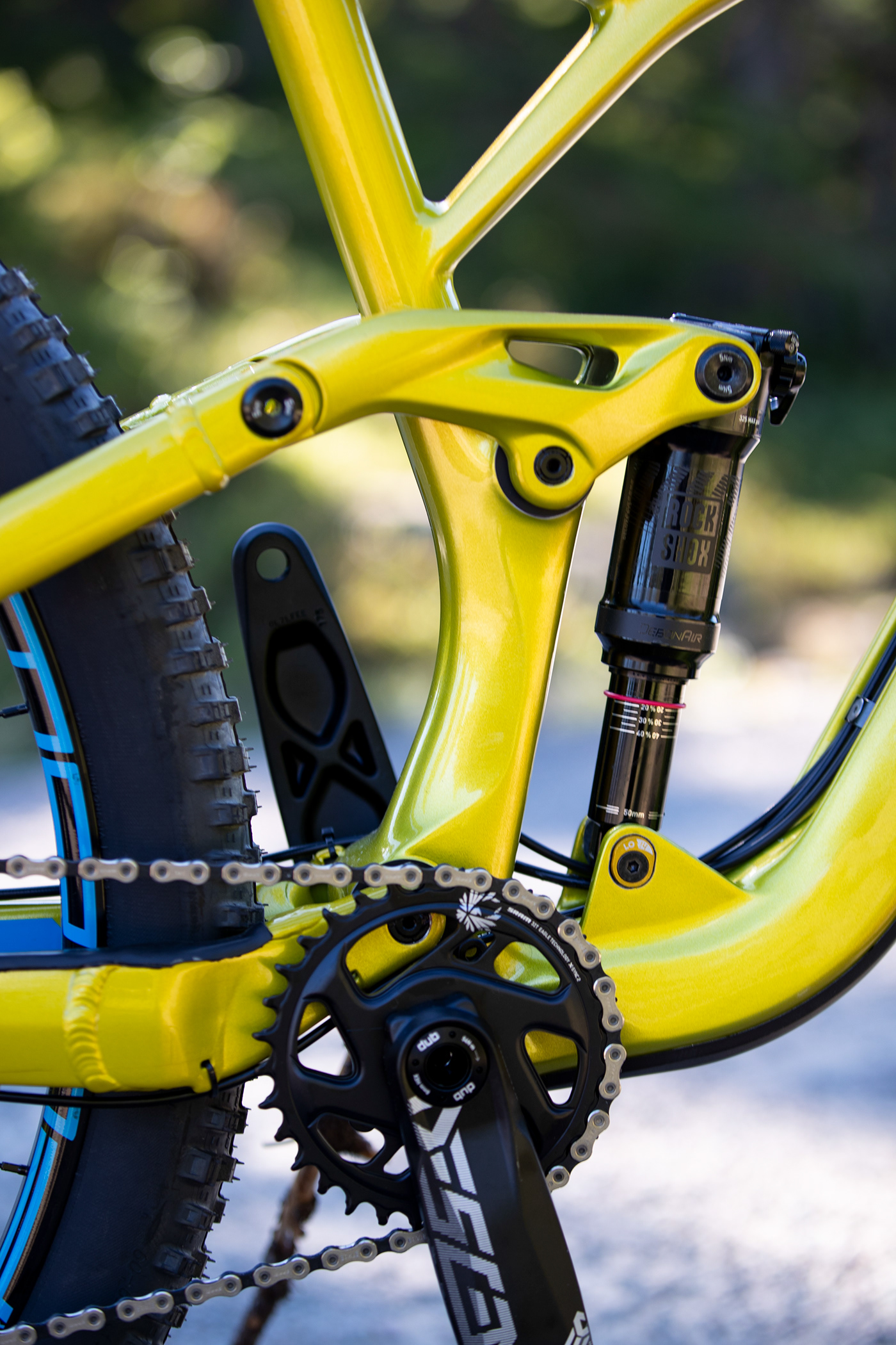 Bicycle，yellow，product design，