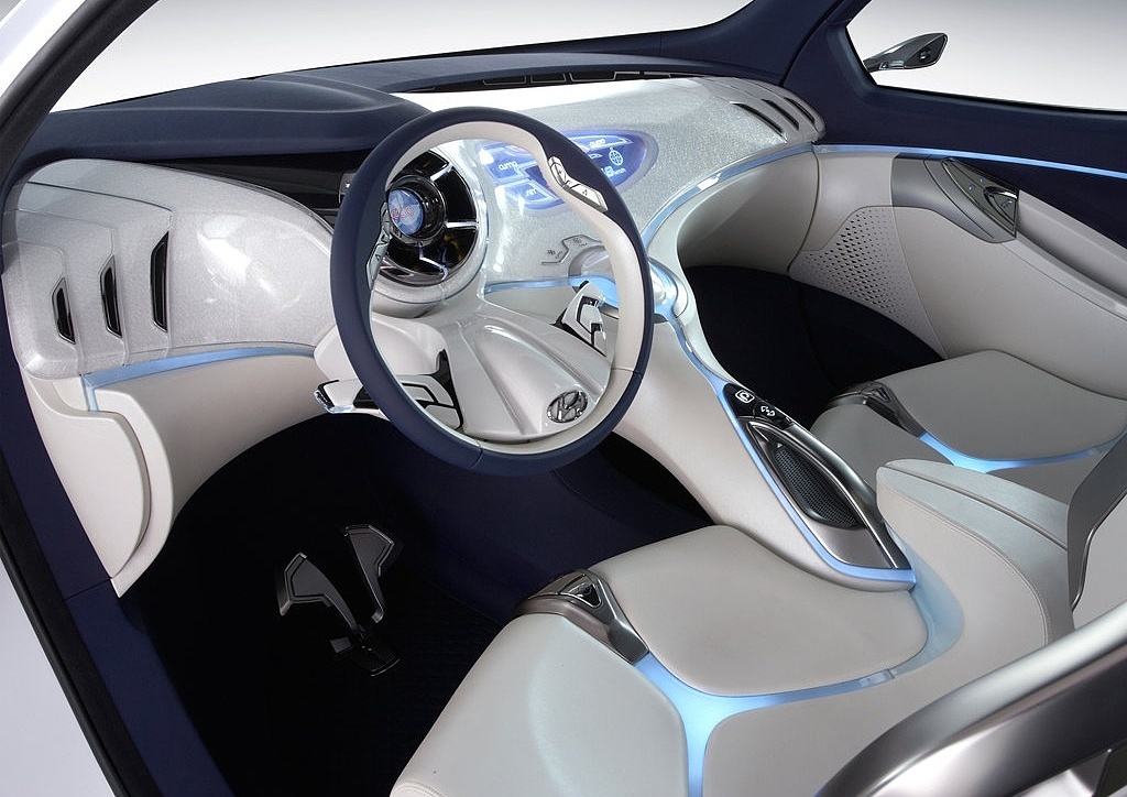 Multi angle separated front grid，Sharp vision，Inner room with sense of science and technology，Carved steering wheel，Concept Car，