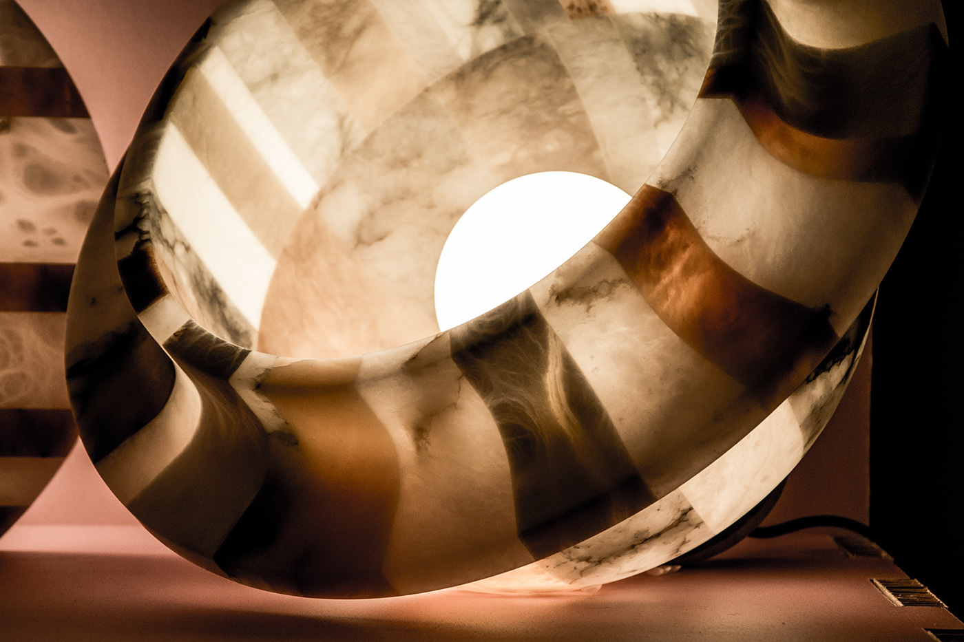 Double Signature，Dark agate，Alabaster，opus，lamps and lanterns，