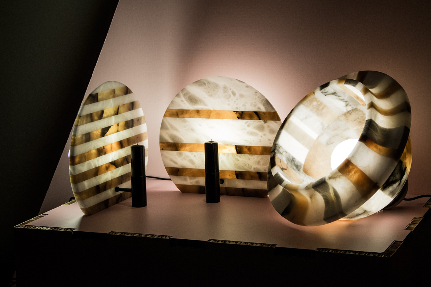 Double Signature，Dark agate，Alabaster，opus，lamps and lanterns，
