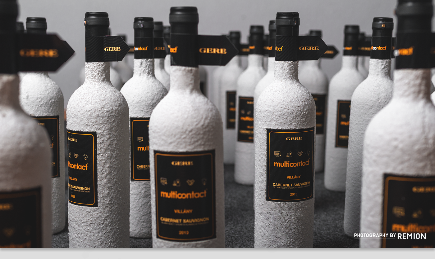 White system，Stereoscopic sense，Clean and comfortable，Attract eyeballs，Elegant and generous，