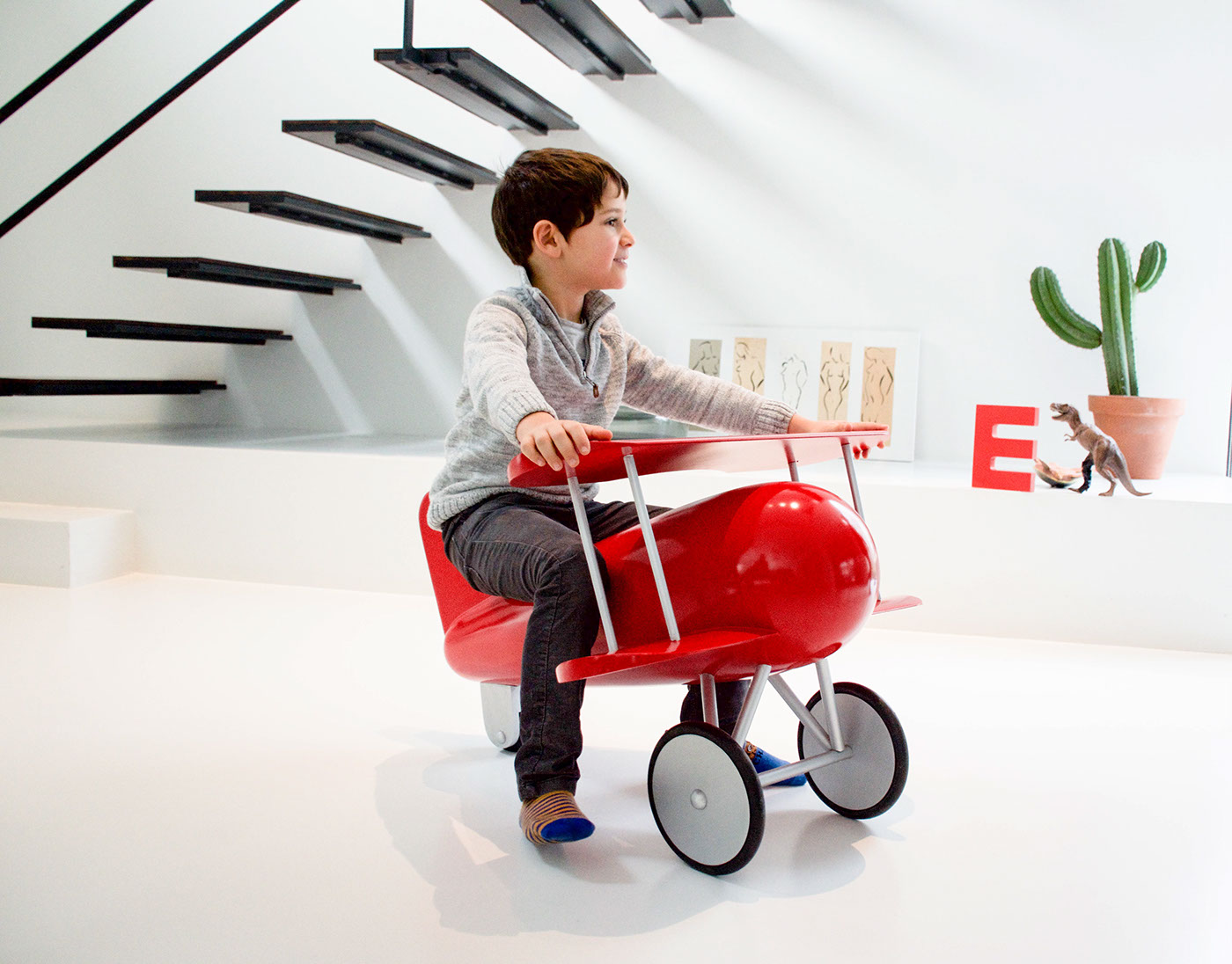 Rocking chair design，child seat，Bionics Design ，Light color system，Young vitality，gules，Aircraft modeling，Traditional aircraft，Toys，Weaving，Bunny doll，cozy，