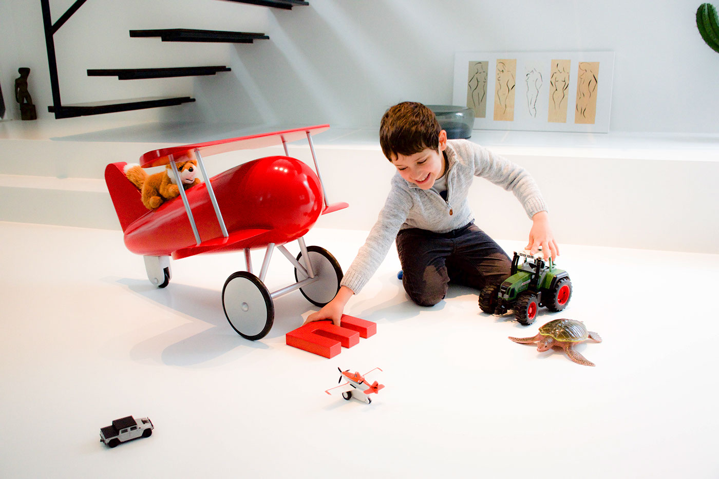 Rocking chair design，child seat，Bionics Design ，Light color system，Young vitality，gules，Aircraft modeling，Traditional aircraft，Toys，Weaving，Bunny doll，cozy，