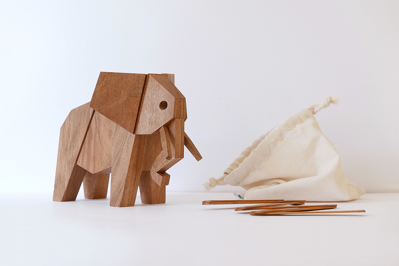 Pause，Building blocks，elephant，Baby elephant，rhinoceros，Wooden toys，Interesting，