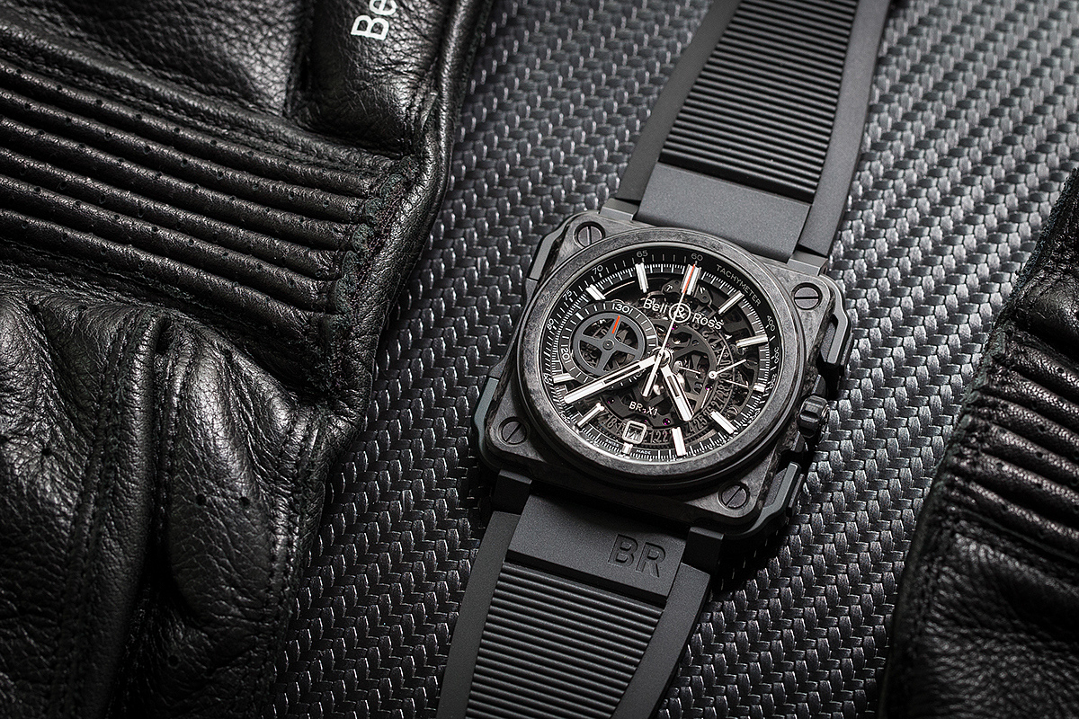 Inspired by military flight，Geometric shape of watch case，Smooth metallic texture，Sporty style，