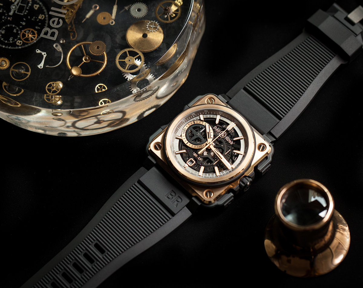 Inspired by military flight，Geometric shape of watch case，Smooth metallic texture，Sporty style，