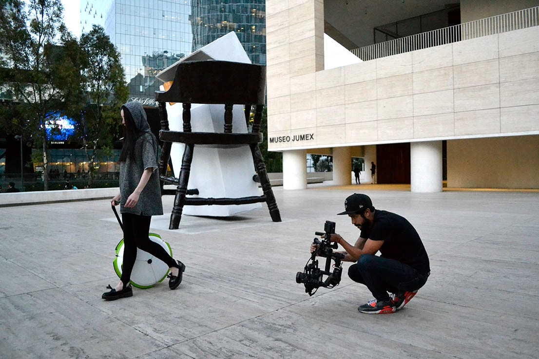 white，trunk，nomad，