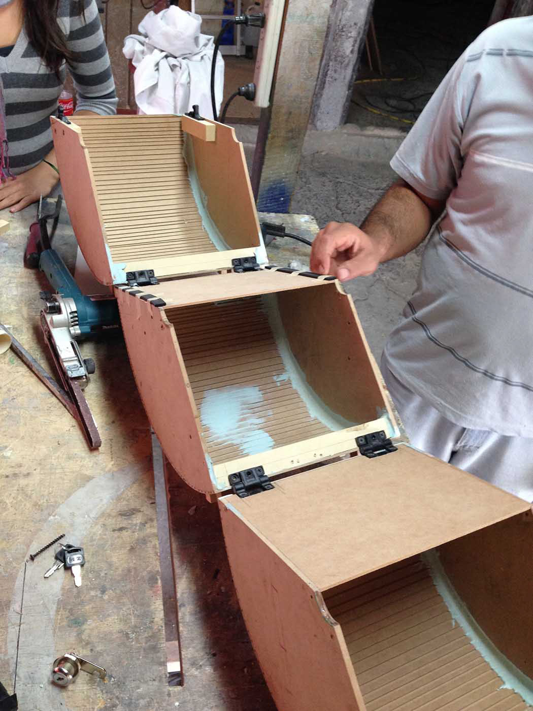 white，trunk，nomad，