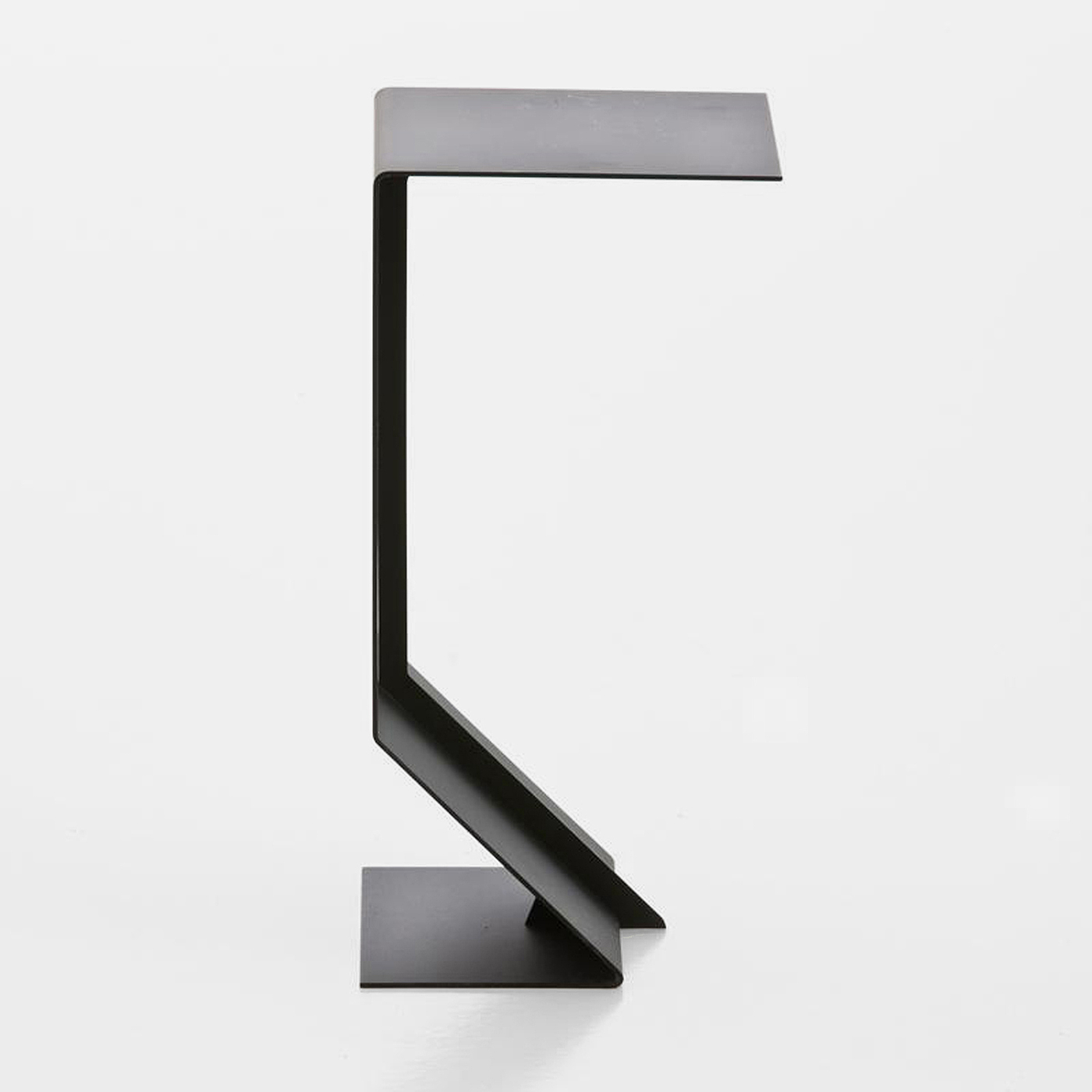 Minimalist design ，product design，Cantilever table，