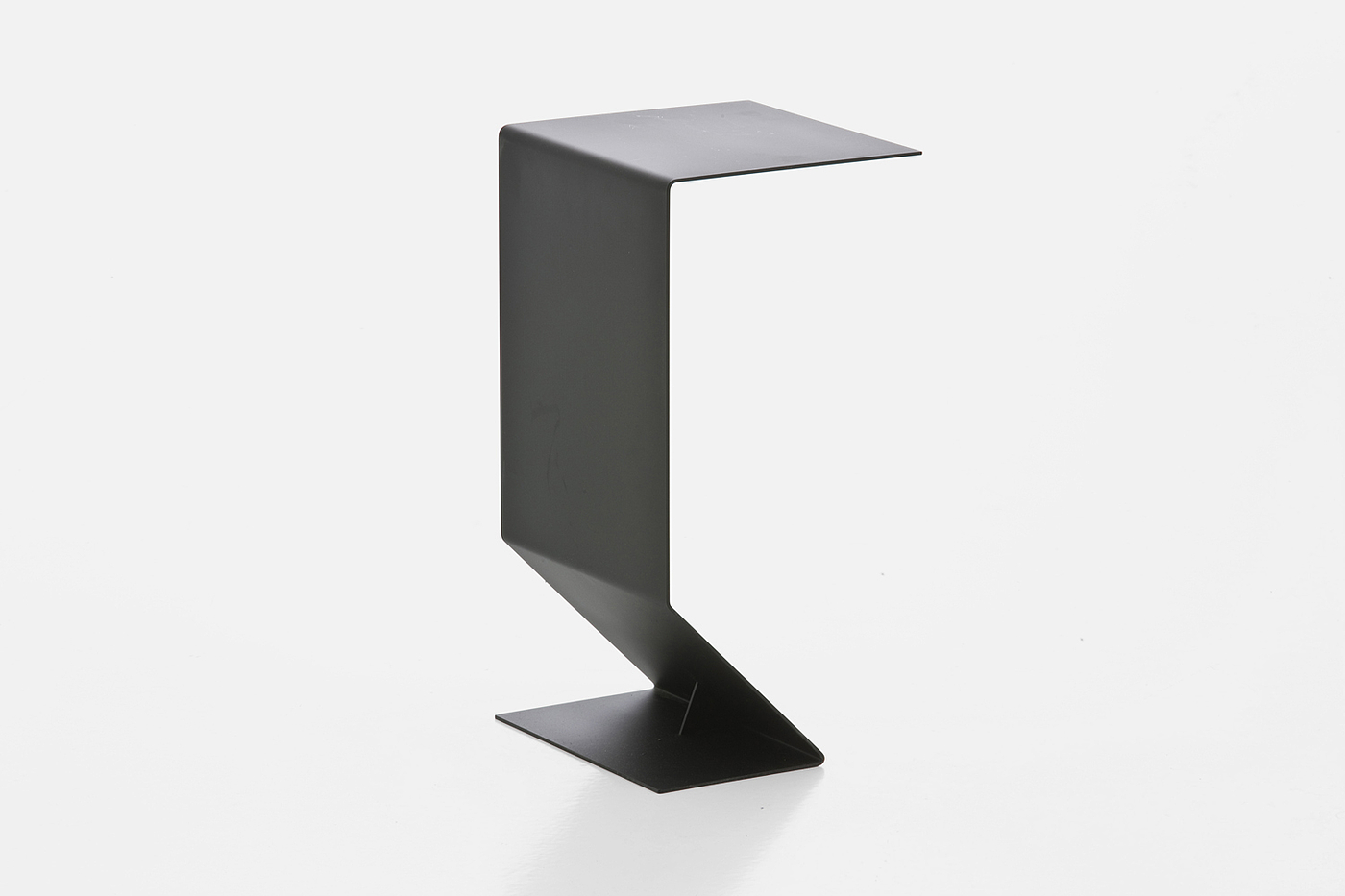 Minimalist design ，product design，Cantilever table，