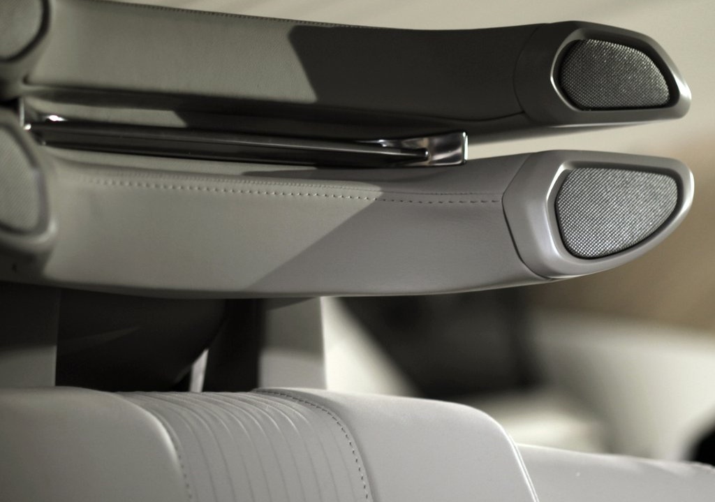 MPV 6-seater model，Split scissors door，Car coffee machine，Interior decoration ，6-speed automatic transmission，