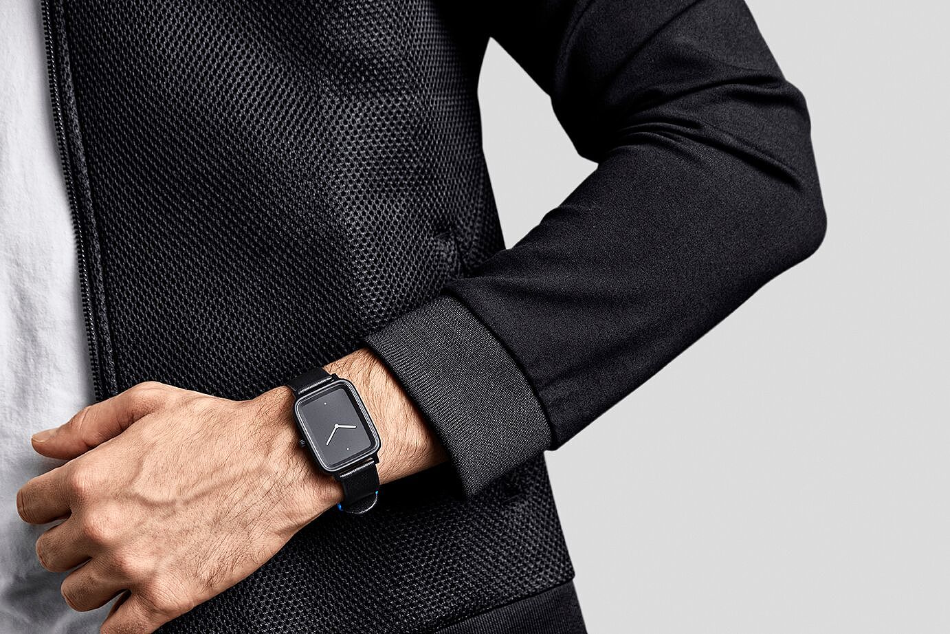 surface，Wristwatch，black，Oblong，