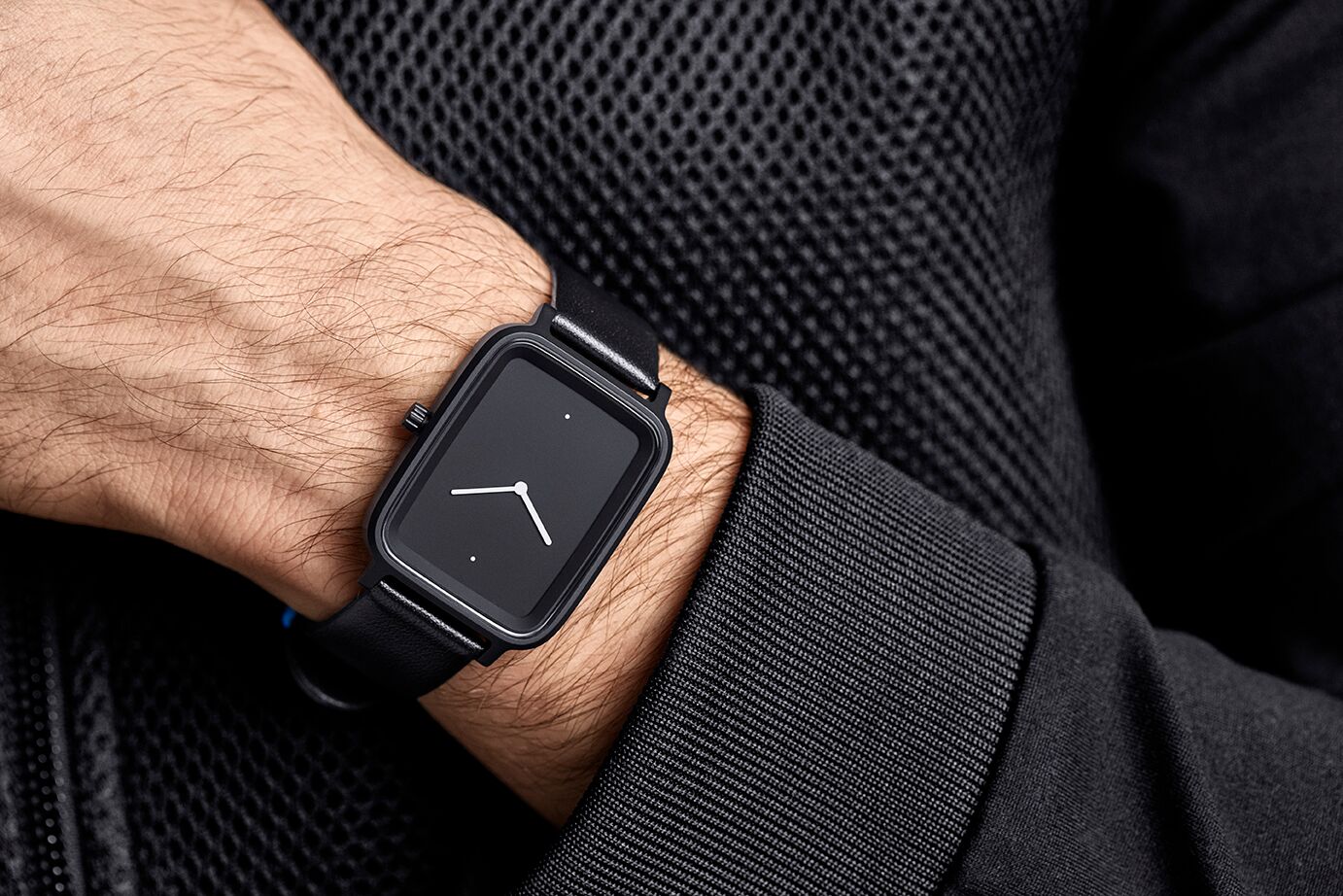 surface，Wristwatch，black，Oblong，