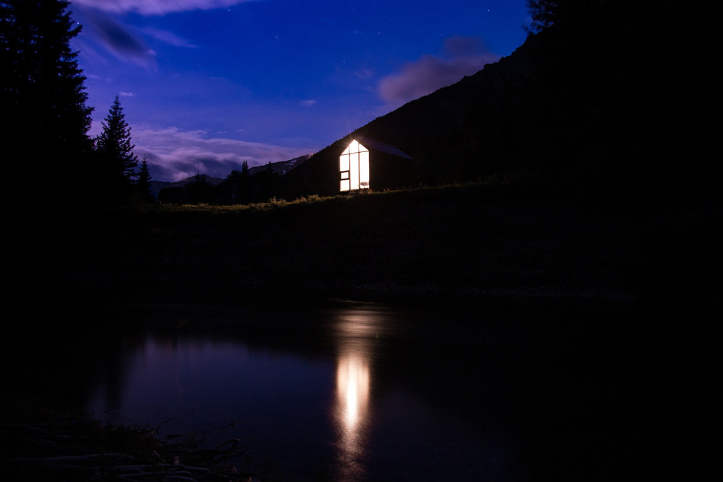 mono，house，fold，on vacation，outdoors，