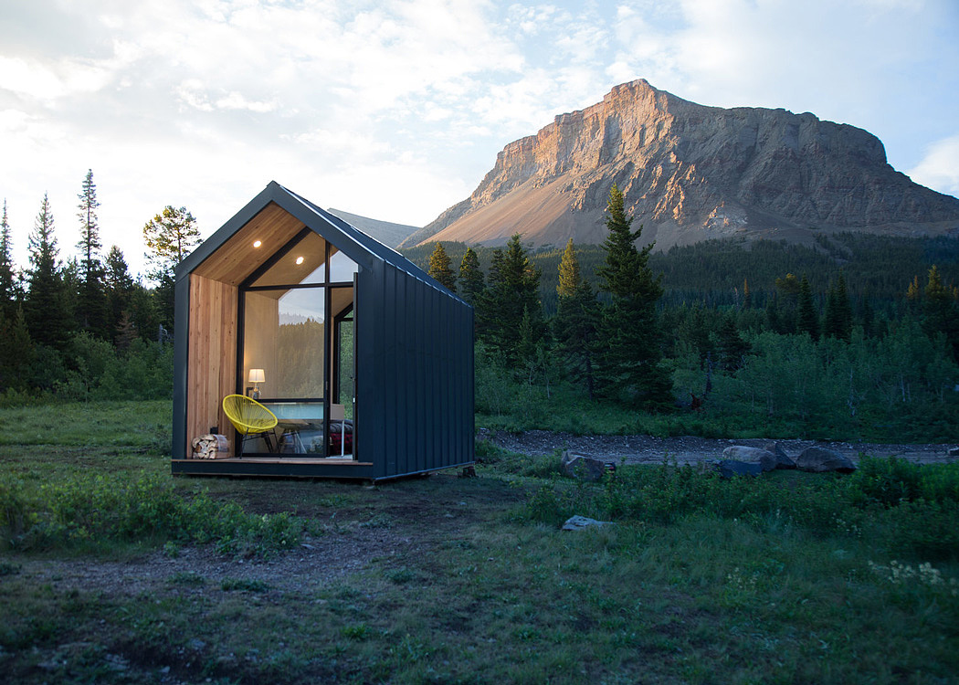 mono，house，fold，on vacation，outdoors，