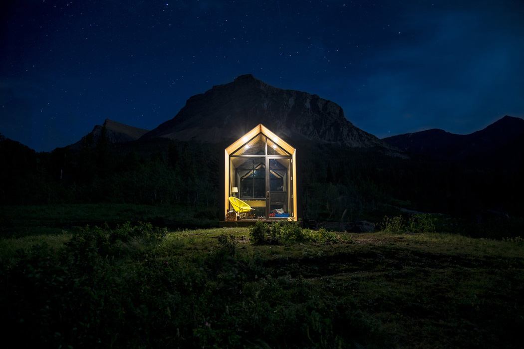 mono，house，fold，on vacation，outdoors，