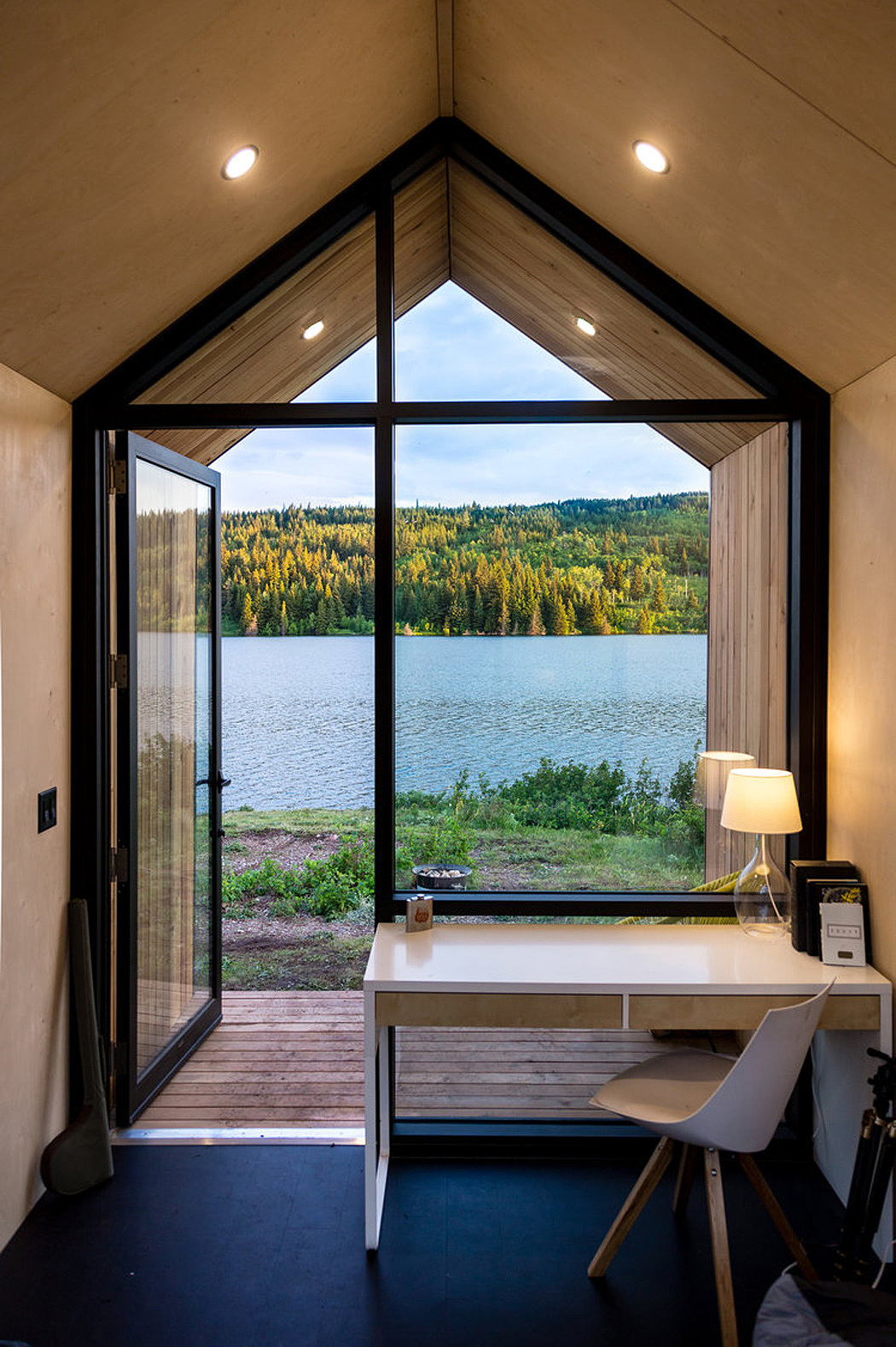 mono，house，fold，on vacation，outdoors，