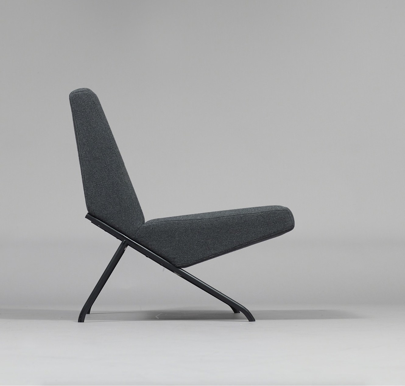 SG1，chair，Lacquer metal，foam，Textile，