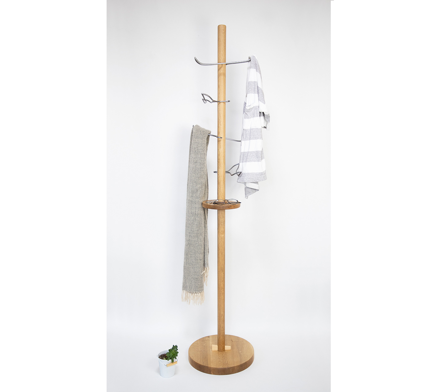 WOMAN HANGS，coat hanger，Handmade，Wooden column，Metal，