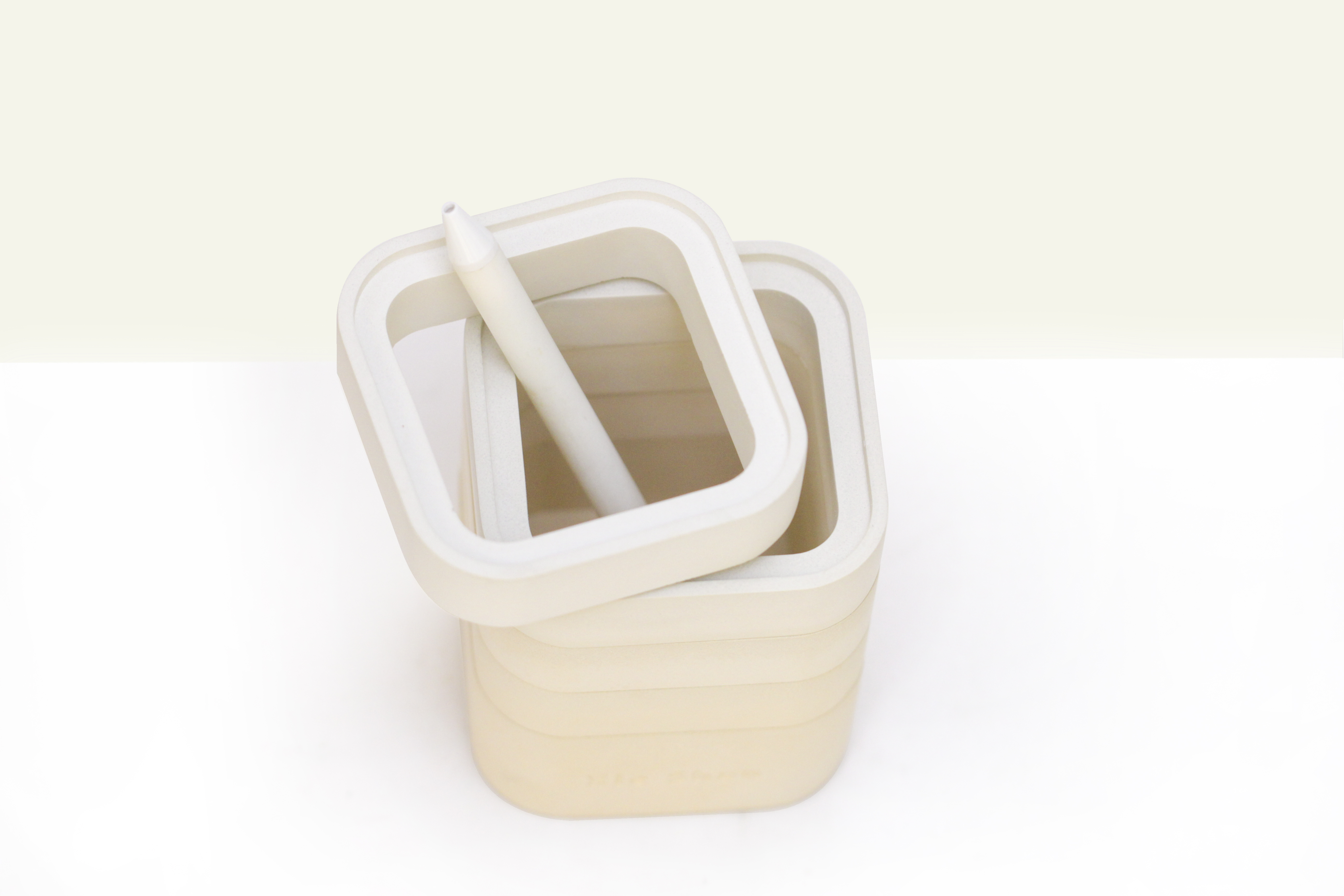 Write mountain，pen container，originality，cement，industrial design，Several degrees of gray，