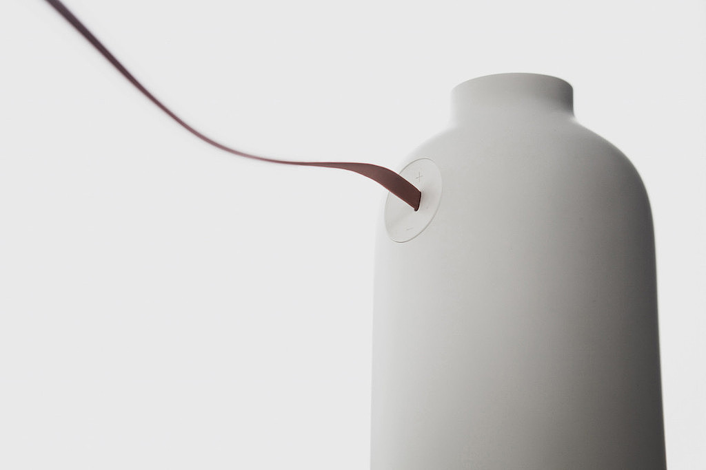 industrial design，white，household electrical appliances，Humidifier，led，Bottle shape，