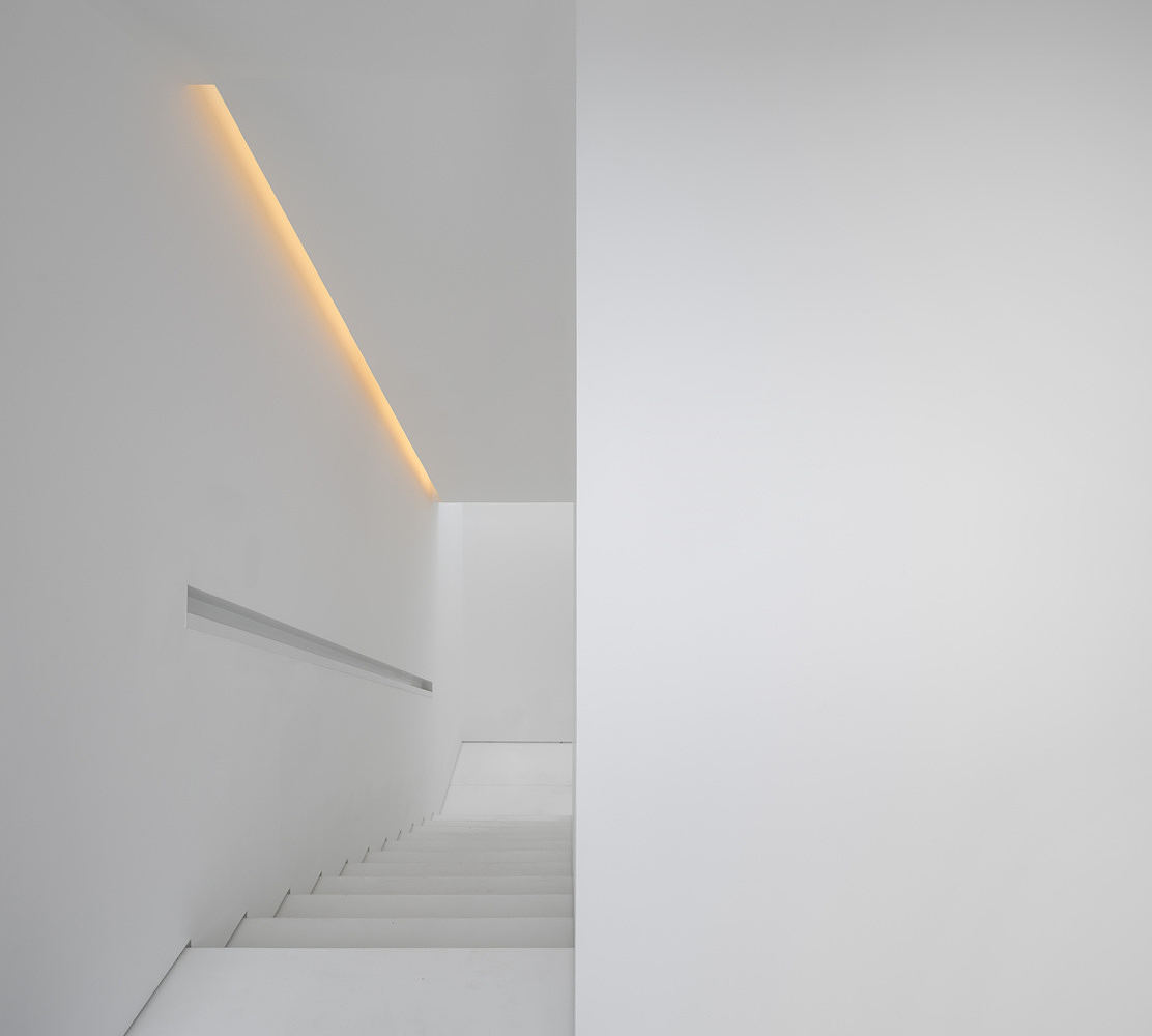 Villa design，Minimalist，Building interior，White theme，Light and shadow，Sexual apathy，Home furniture，sofa，chair，bedside cupboard，dresser，modern stylish，Warm color，yellow，Stone and wood，