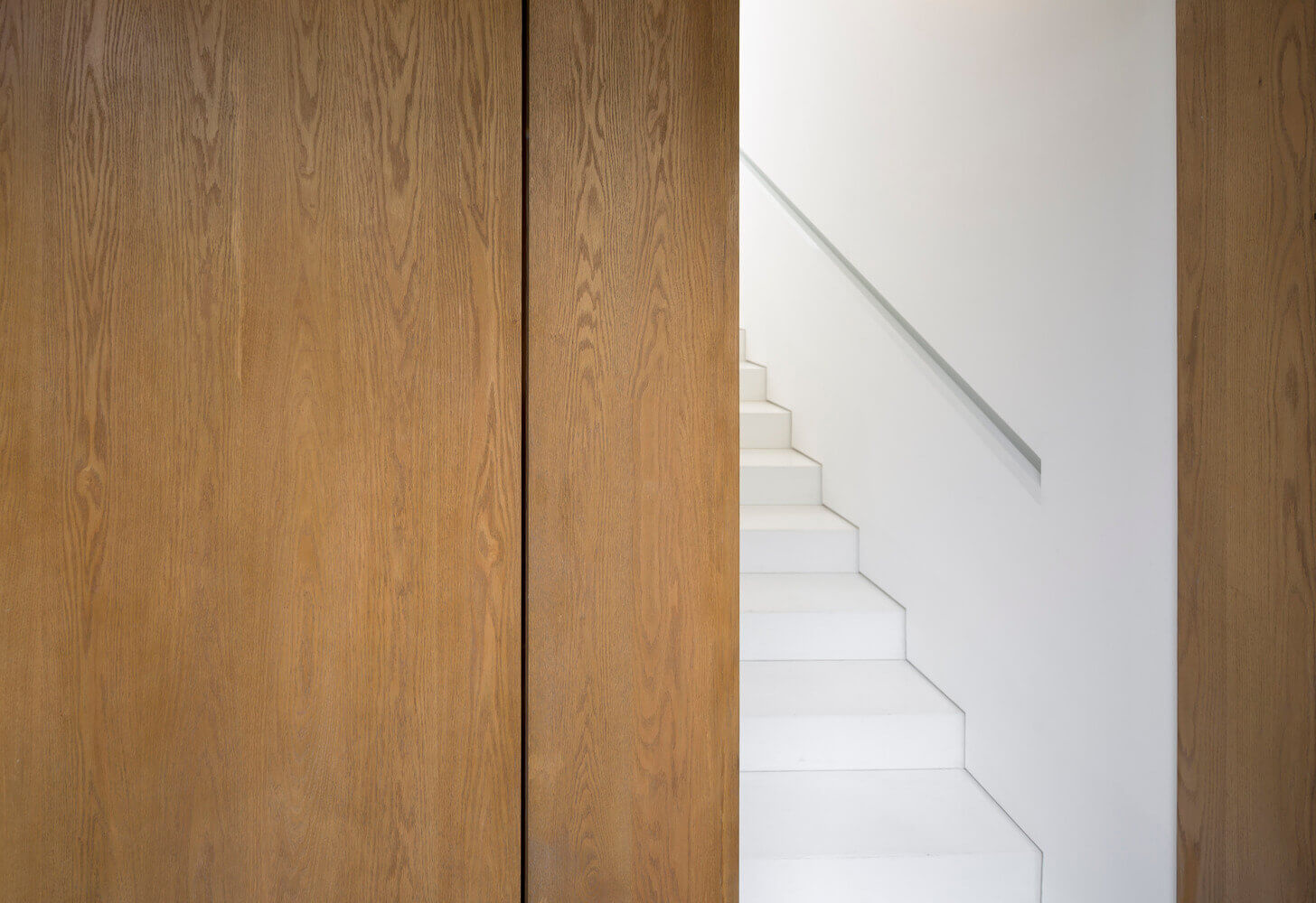 Villa design，Minimalist，Building interior，White theme，Light and shadow，Sexual apathy，Home furniture，sofa，chair，bedside cupboard，dresser，modern stylish，Warm color，yellow，Stone and wood，