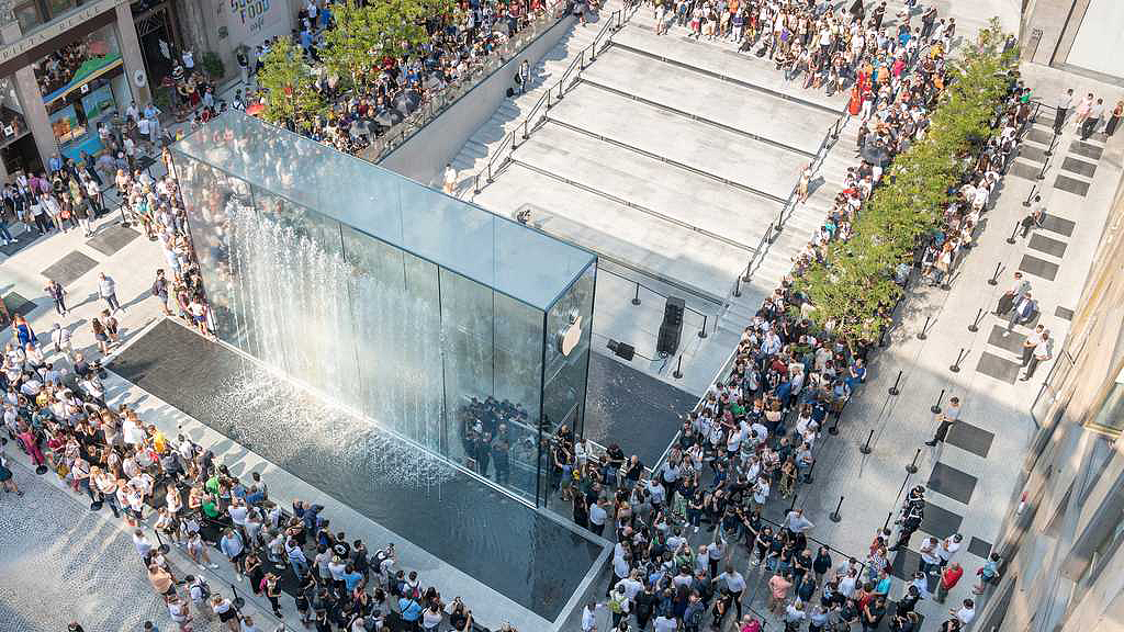 Apple Inc，fountain，Architectural design，Minimalist，modern stylish，water，lighting，Milan, Italy，Electronic consumption，furniture design ，Modern design，Interior design，