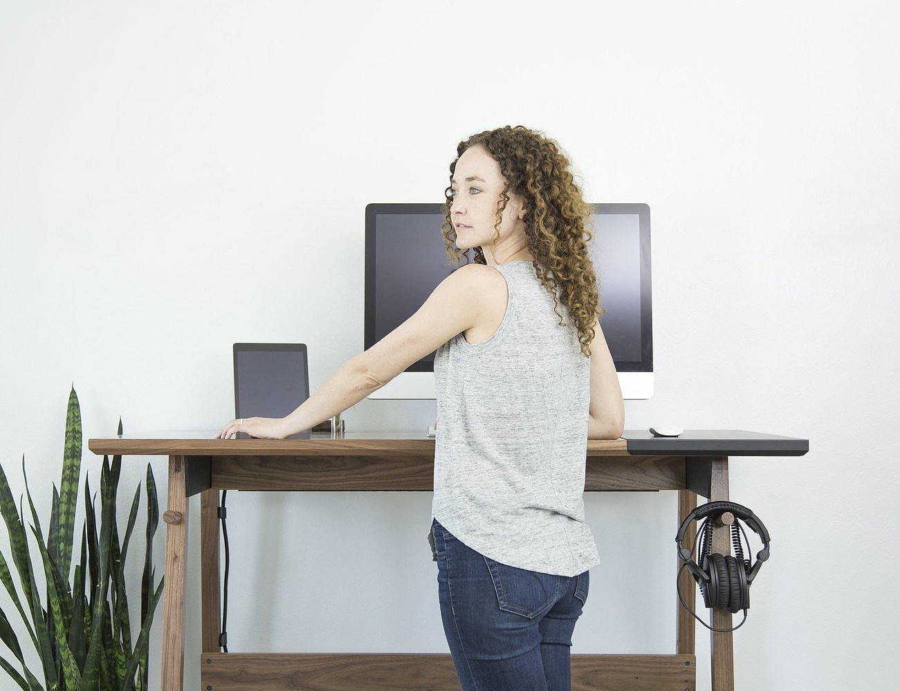 Standing Desk01，Table，to work in an office，wooden ，Artifox，