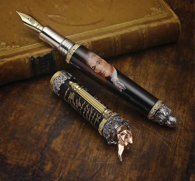 Office products，Stationery，sculpture of art，Pen，