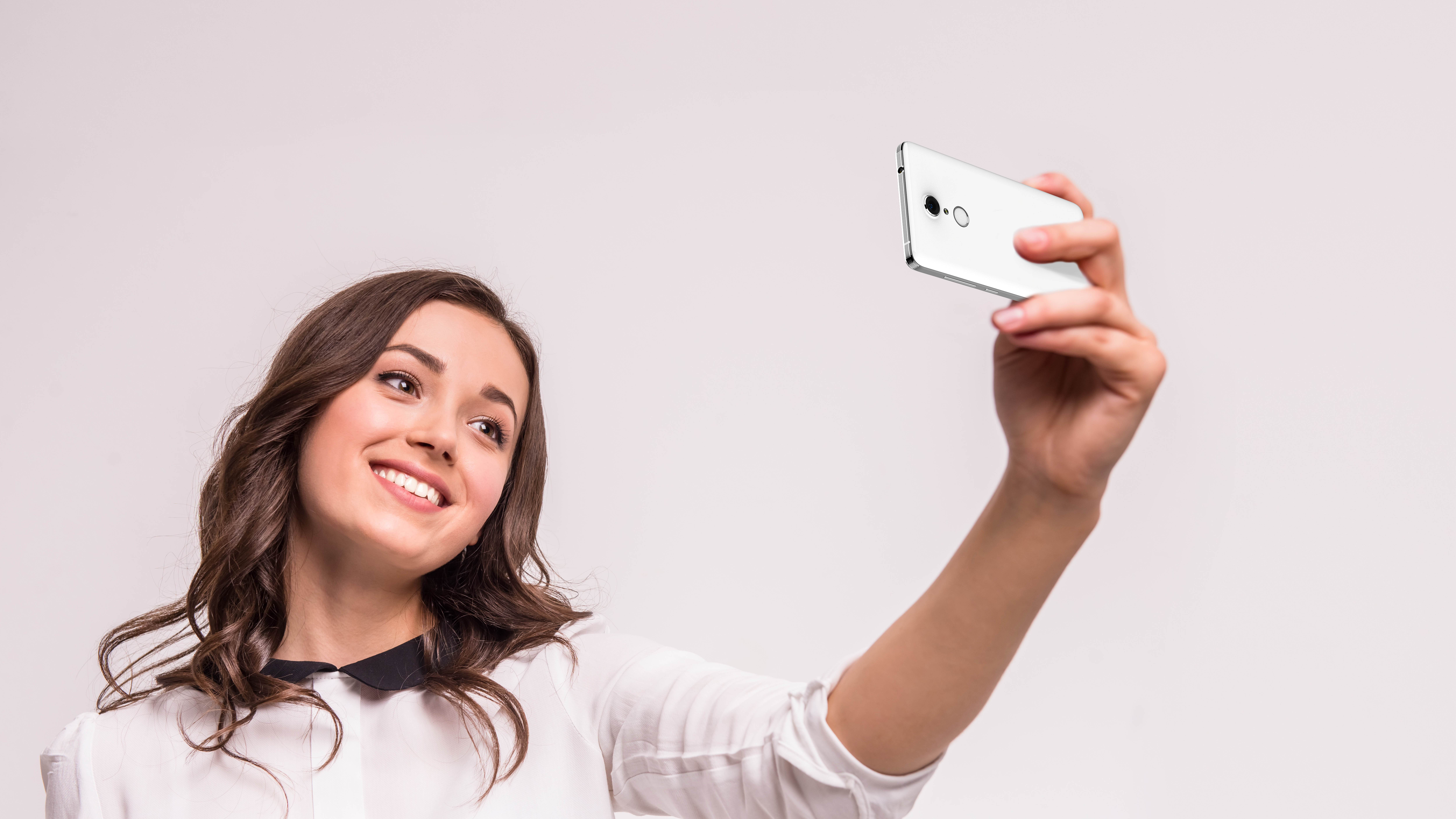 selfie，mobile phone，