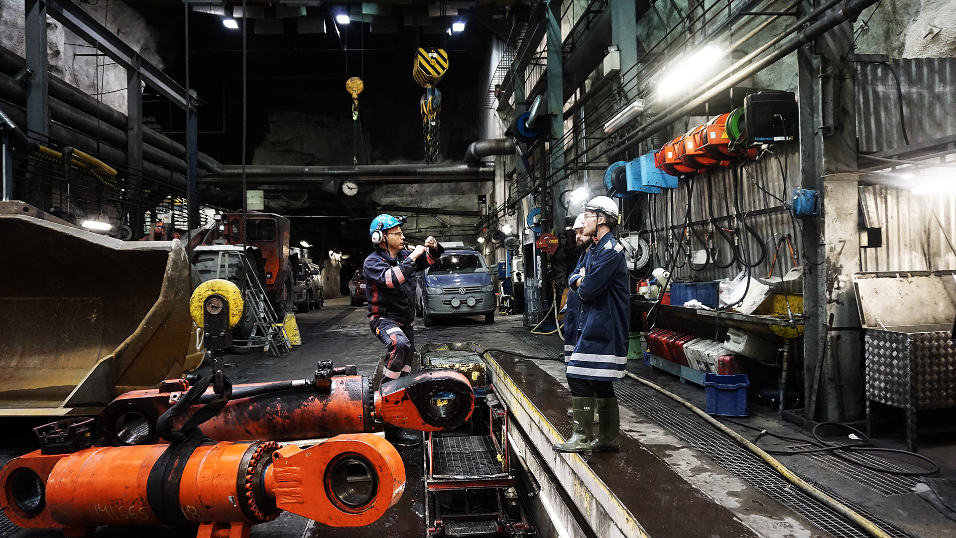 Safety helmet breathing mask，