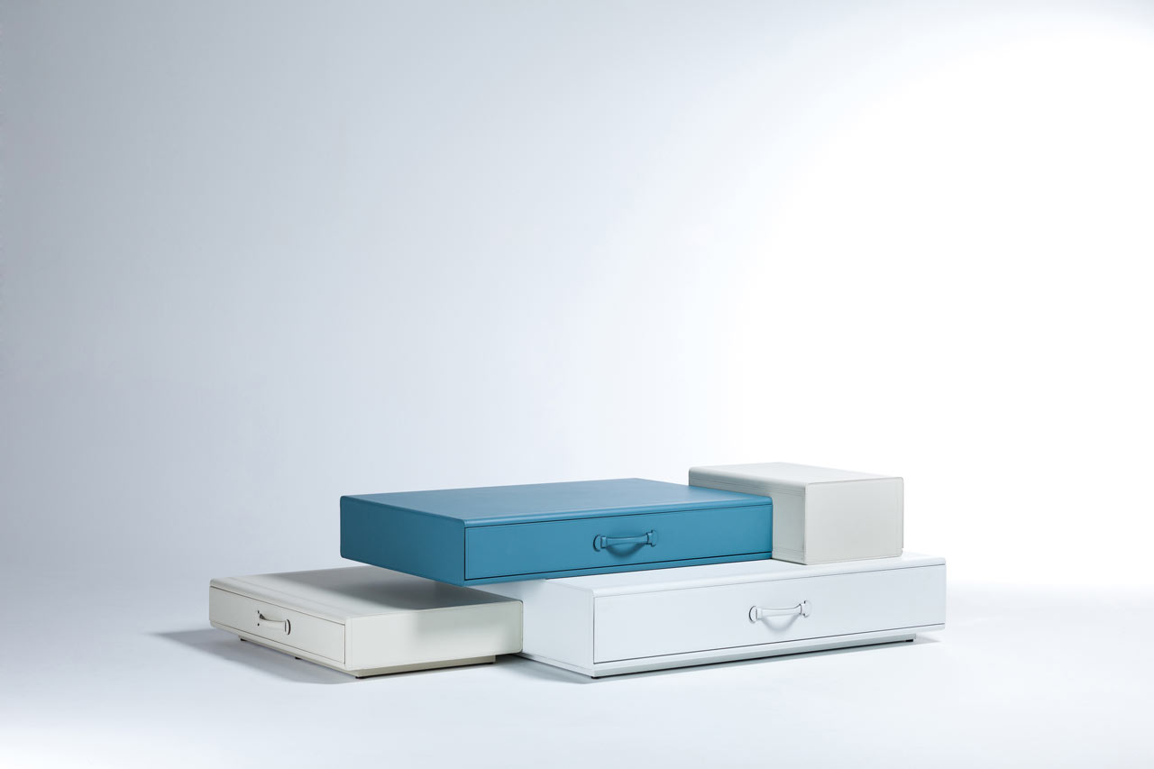 suitcase，Leatherwear，furniture，