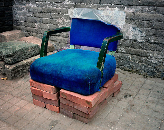 Home design，chair，Backrest seat，Wooden stool，Triangular structure，Metal chair，Wooden chair，sofa，Cloth seat，Clothes rack，Simple structure，Interspersed，Wood and metal，Structural fixation，Simple and fashionable clothes，Minimalist，Convenient transportation，Bionics Design ，Storage rack，Wood material，Release birds，Movable，