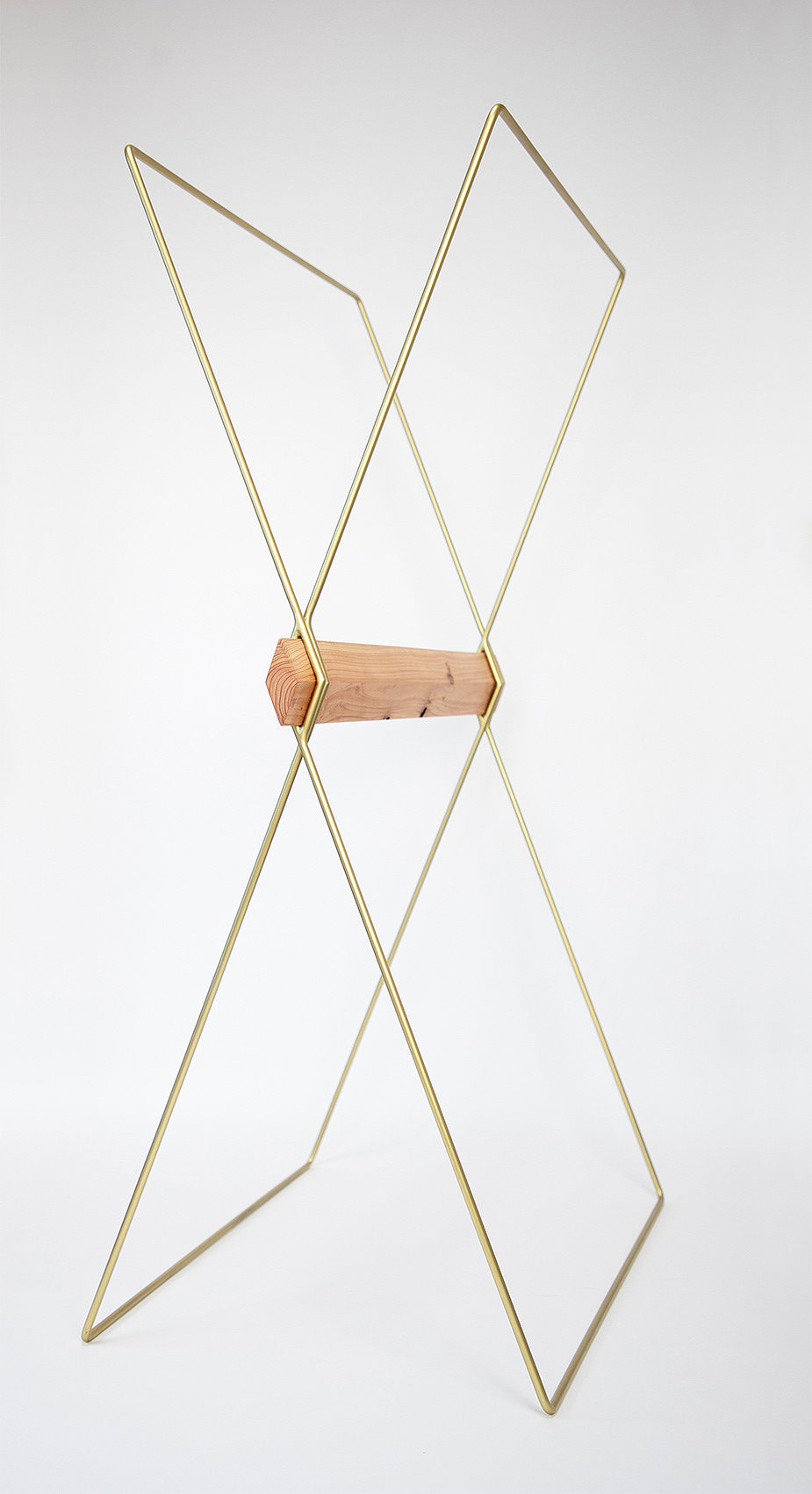 Home design，chair，Backrest seat，Wooden stool，Triangular structure，Metal chair，Wooden chair，sofa，Cloth seat，Clothes rack，Simple structure，Interspersed，Wood and metal，Structural fixation，Simple and fashionable clothes，Minimalist，Convenient transportation，Bionics Design ，Storage rack，Wood material，Release birds，Movable，