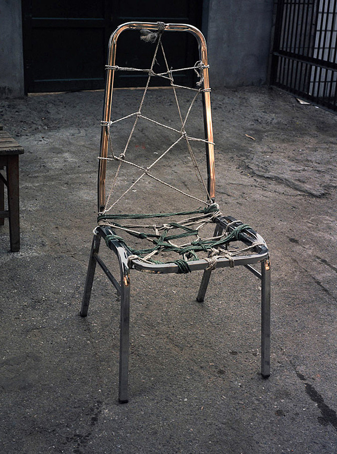 Home design，chair，Backrest seat，Wooden stool，Triangular structure，Metal chair，Wooden chair，sofa，Cloth seat，Clothes rack，Simple structure，Interspersed，Wood and metal，Structural fixation，Simple and fashionable clothes，Minimalist，Convenient transportation，Bionics Design ，Storage rack，Wood material，Release birds，Movable，