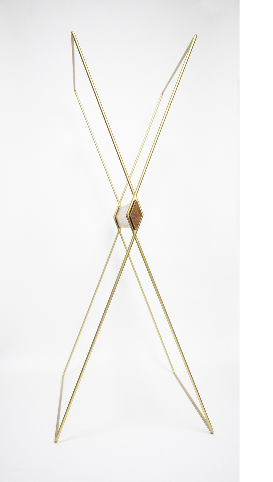 Home design，chair，Backrest seat，Wooden stool，Triangular structure，Metal chair，Wooden chair，sofa，Cloth seat，Clothes rack，Simple structure，Interspersed，Wood and metal，Structural fixation，Simple and fashionable clothes，Minimalist，Convenient transportation，Bionics Design ，Storage rack，Wood material，Release birds，Movable，