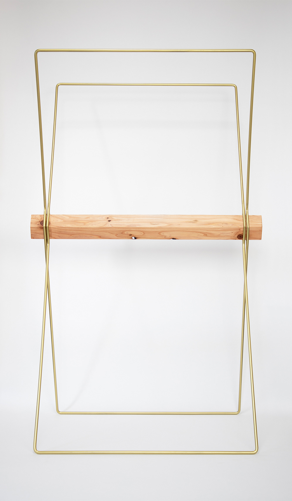 Home design，chair，Backrest seat，Wooden stool，Triangular structure，Metal chair，Wooden chair，sofa，Cloth seat，Clothes rack，Simple structure，Interspersed，Wood and metal，Structural fixation，Simple and fashionable clothes，Minimalist，Convenient transportation，Bionics Design ，Storage rack，Wood material，Release birds，Movable，