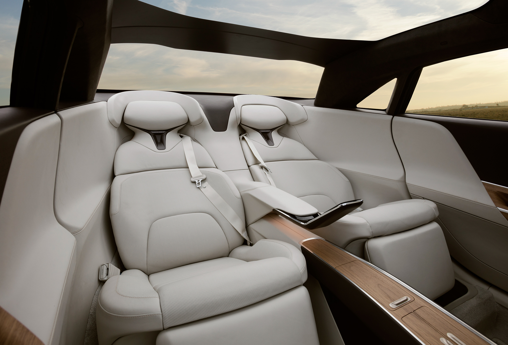 silver，product design，Automobile design，LUCID AIR，