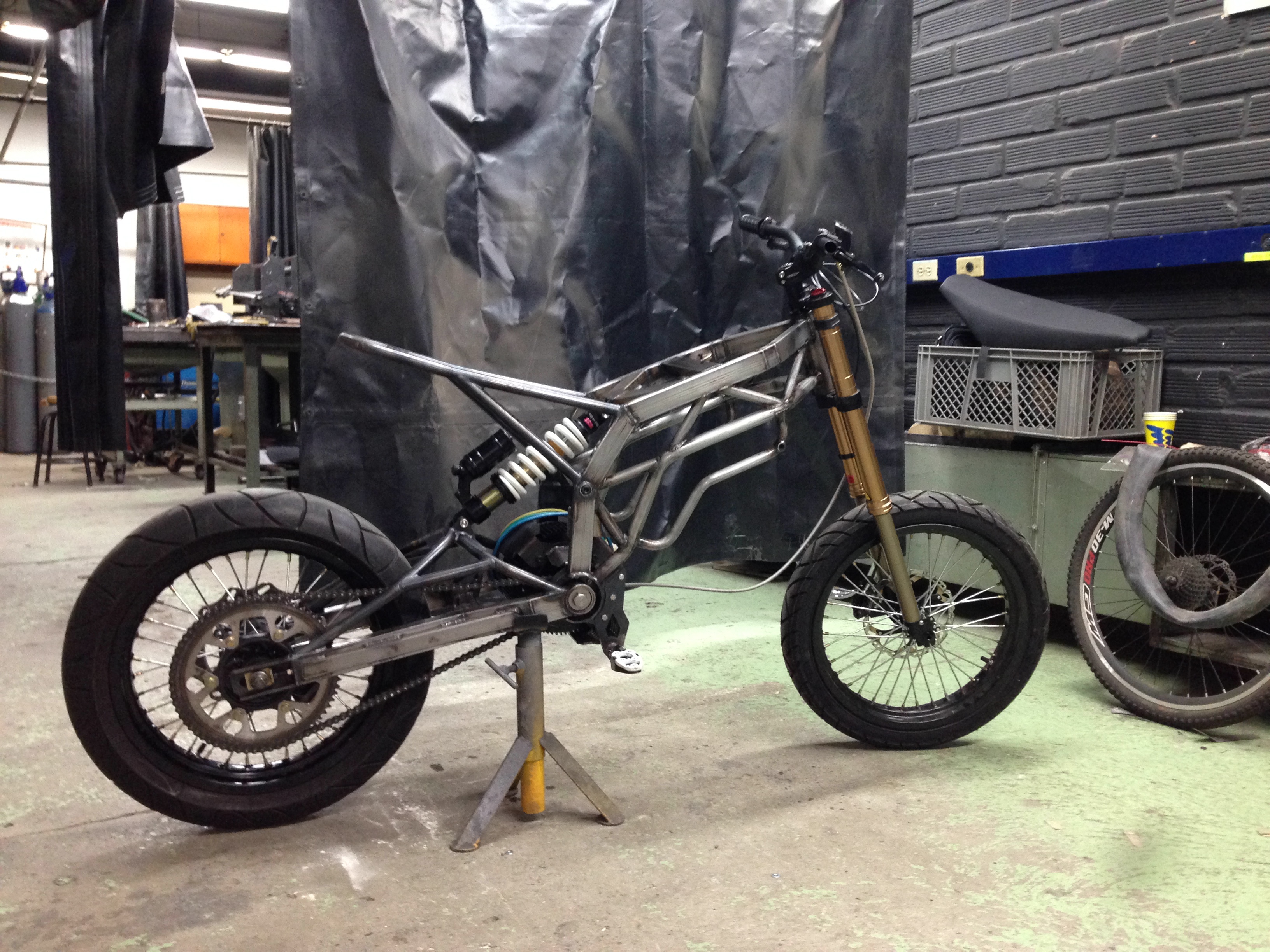 OUTSIDER 2015，motorcycle，machine design，