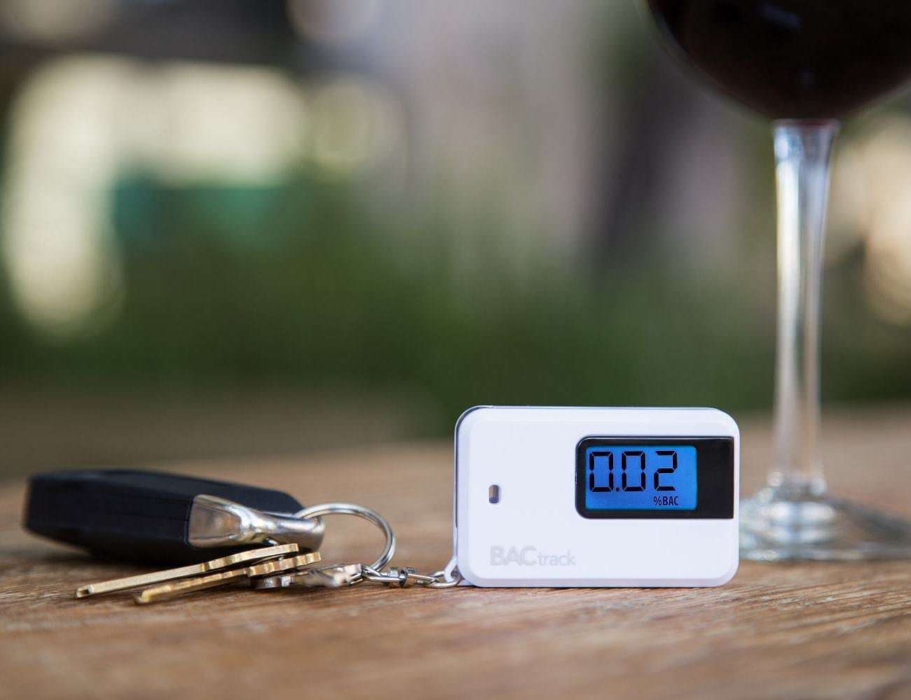 BACtrack，Alcohol measuring instrument，portable，product design，