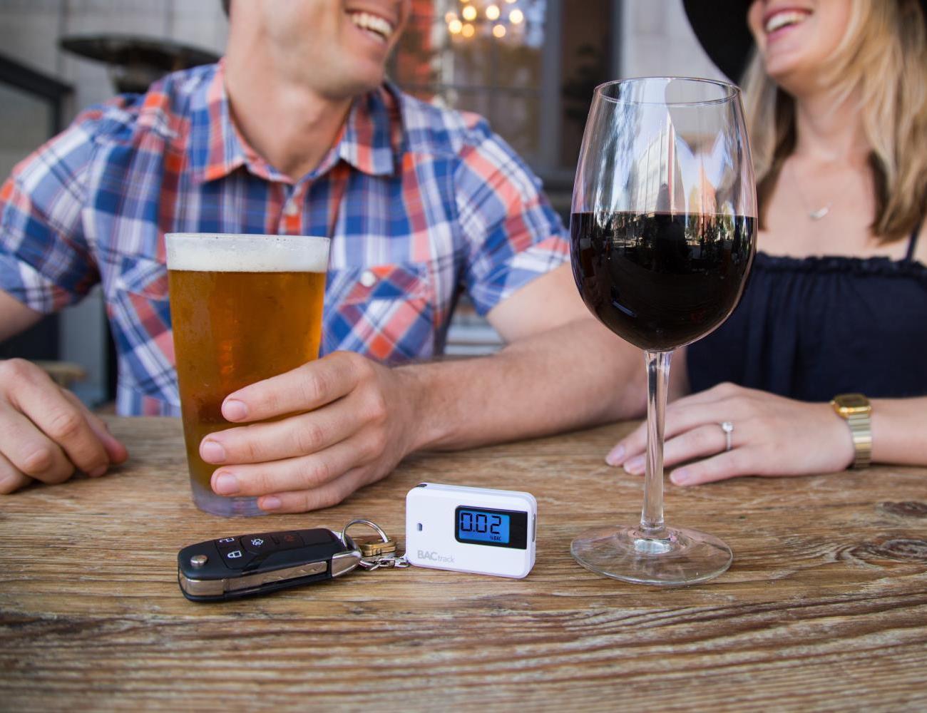 BACtrack，Alcohol measuring instrument，portable，product design，