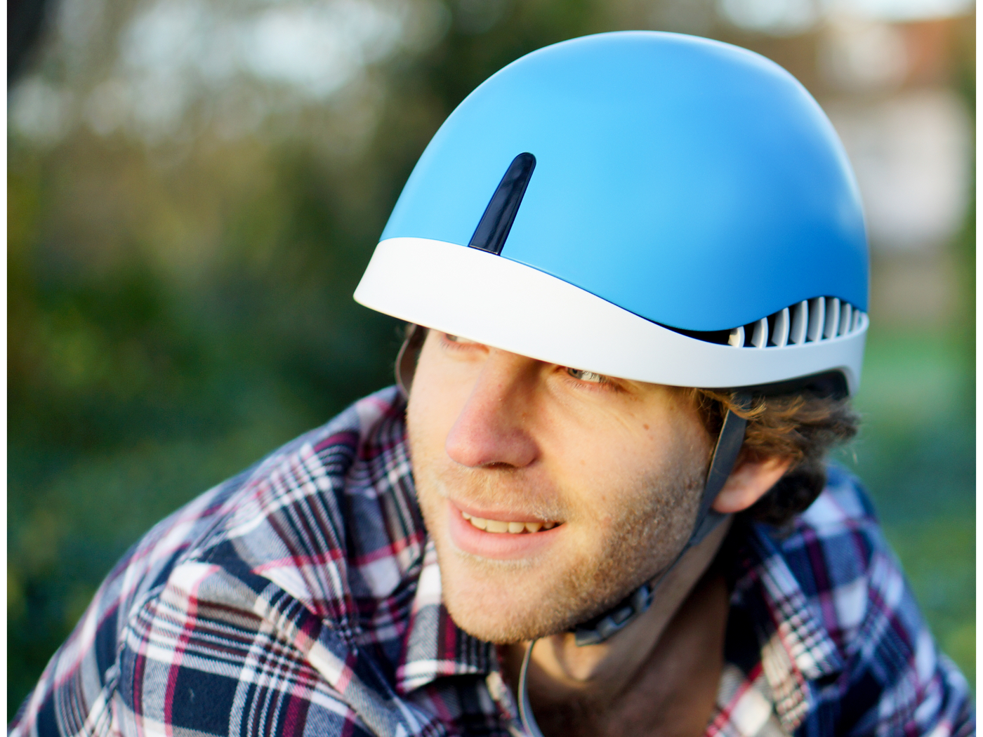 outdoors，Ride，safety hat，intelligence，