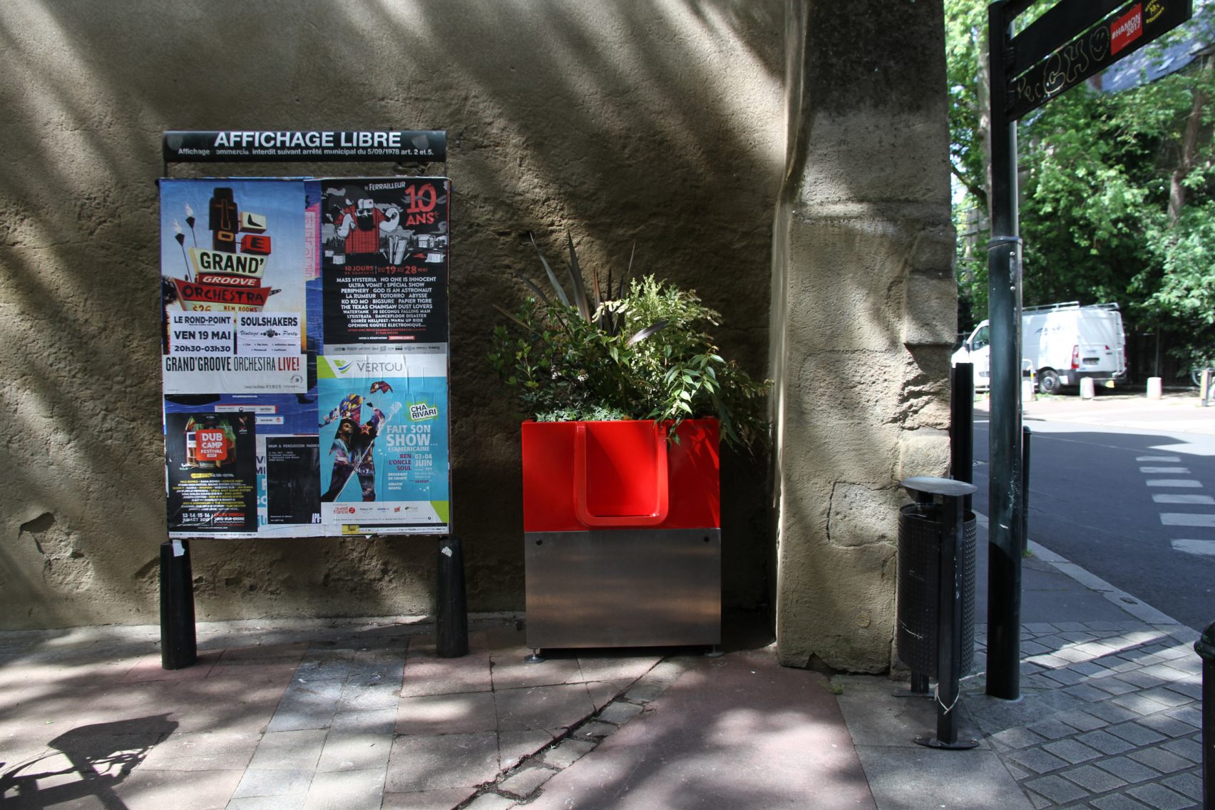 Urinal，urinal，Urinary kerb，gules，outdoors，